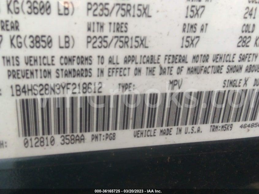 1B4HS28N3YF218612